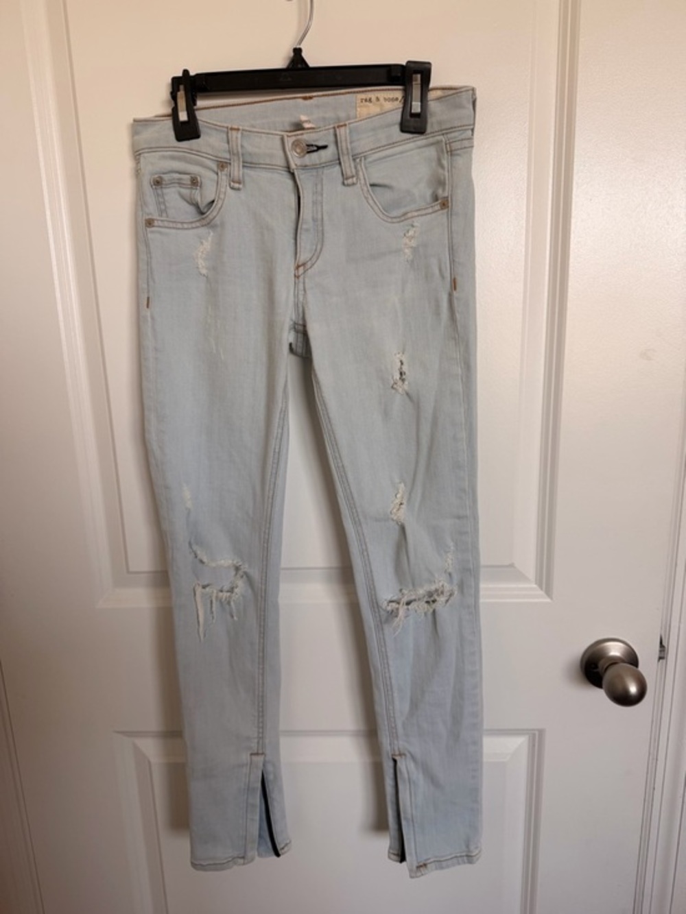 Rag & Bone Distressed Zipper Capri Size 24